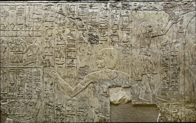 Egyptiläinen antiikki: esitys uhrien kantajista. Matala kohokuvio Visir Ramoseen haudasta (18. dynastia). Luxor, Thebes, Egyptin aatelisten laakso