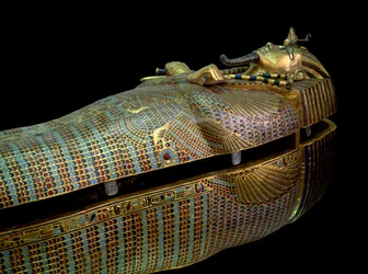 Egyptiläinen muinaisesine: sarkofagi Tutankhamonin aarteesta (Tutankhamun tai Tut-Ankh-Amun)
