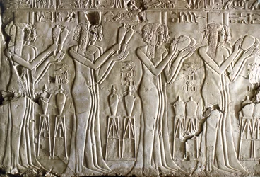 Egyptiläinen antiikki: nuoret tytöt tekevät uhrauksia. Kheruefin hauta (TT192) (18. dynastia).