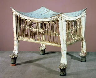 Lapsikuninkaan valtakautensa alussa käyttämä rahi Tutankhamonin haudalta (n. 1370-52 eKr.) New Kingdom (maalattu ja kullattu puu) (katso myös 391015)