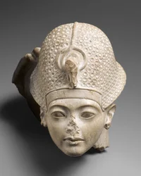 Tutankhamonin pää, noin 1336-27 eaa. (kalkkikivi).