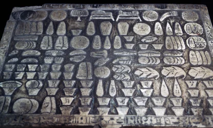 Uhrilahjapöytä, egyptiläinen sivilisaatio, Uusi valtakunta, XVIII dynastia, Yksityiskohta
