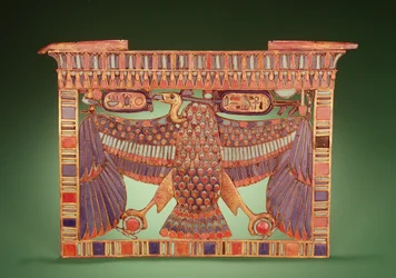 Ylä-Egyptin korppikotkalla koristeltu rintapylväs, Tutankhamonin haudasta (n. 1370-52 eKr.) Uusi kuningaskunta (lasitahnalla upotettu kultakloisonne)