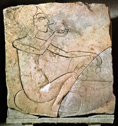 Reliefi, joka esittää paistettua ankkaa syövää prinsessaa, Tell el-Amarnan pohjoispalatsista, uusi valtakunta, noin 1353-1337 eaa.
