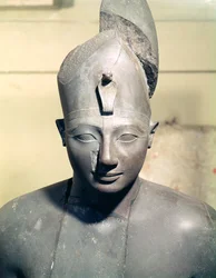 Tuthmosis III:n patsas (hallinnassa 1504-1450 eKr.), Amunin temppelistä, Karnakista (basaltti)