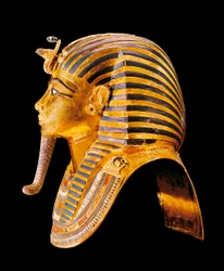 Tutankhamonin kultainen naamio. Noin 1340 eKr. Tut-Ankh-Amonin (Tutankhamon eli Tutankhamun) haudasta, Kuninkaiden laakso, Deir el-Bahari (Dayr al-Bahri). Kairo. Egyptiläinen museo.