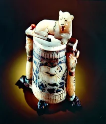 Unguent-purkki, jossa on kuninkaan hahmo leijonana, Tutankhamonin haudasta, Uudesta kuningaskunnasta (maalattu alabasteri) (katso myös 148194)
