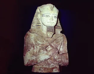 Ramses II:n kolossi (1279-1213 eKr.) yksityiskohta Osiridi-pilarista, Gerf Husseinin temppelistä, Nubiasta, Uudesta kuningaskunnasta (hiekkakivi)