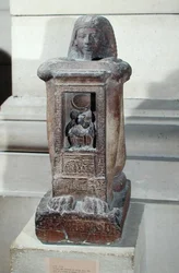 Naoforinen kirjuri Kha-patsas jumalan Thotin kanssa naosissa, Uusi kuningaskunta, noin 1279-1212 eKr. (kvartsiitti)