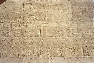 Reliefi, joka kuvaa egyptiläisiä joukkoja hyökkäämässä heettiläiseen Dapurin kaupunkiin Great Hypostyle Hallista, Uusi kuningaskunta, C.1297-1185 eaa.