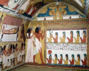 Sennedjem ja hänen vaimonsa kahdentoista jumaluuden naoksen edessä, Sennedjemin haudan länsiseinästä, työläiskylä, Uusi valtakunta