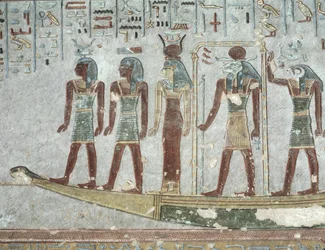 Reliefi, joka kuvaa Khnumia hautausmökissä, joka kulkee alamaailman läpi Ramses III:n haudalta (n. 1184-1153 eKr.) Uusi kuningaskunta (maalattu kalkkikivi)