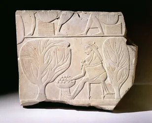 Reliefi naisesta, jolla on lapsi, joka kurkottaa sykomoriviikunaa, Montuemhatin haudalta, Länsi-Thebes, myöhäinen aika