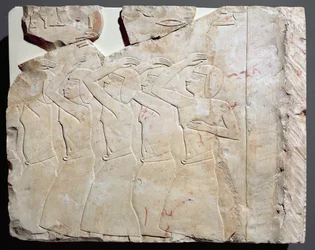 Reliefi Nes-Peka-Shutyn haudasta, Deir El-Bahria, Thebes, yksityiskohta toisen rekisterin oikeasta päästä, Saite-kausi, noin 656-610 eKr. (kalkkikivi)