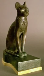 Bastet-jumalatarta esittävä kissapatsas, jossa on Psametik I:n kartussi, Saite-kausi, noin 664-610