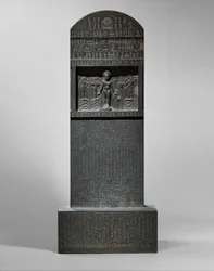 Horuksen Cippus, 360-343 eKr. (metaharmaa murske).