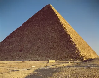 Khufun suuri pyramidi (n. 2551-2528 eKr.) Vanha valtakunta