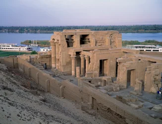 Egyptiläinen antiikki: näkymä Kom Ombon temppelille. 2. vuosisadalla eaa. Aswan. Egypti