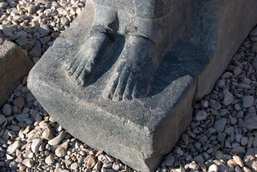 Egyptin antiikin: jumalatar Hathorin patsaan pohja, Hathorin temppeli, Dendera, Egypti