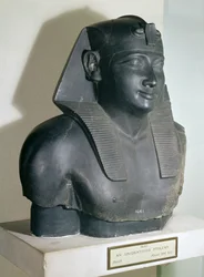 Katkelma egyptiläistyylisestä Ptolemaios I:n patsaasta, 305-283 eaa.