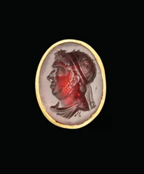 Hellenistinen kaiverrussormus, jossa on kuninkaallinen muotokuva Ptolemaiosten hallitsijasta, luultavasti Ptolemaios IX, Soter II, 2. vuosisadan loppu - 1. vuosisadan alku eKr.