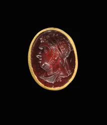 Hellenistinen kaiverrussormus, jossa on kuninkaallinen muotokuva Ptolemaiosten hallitsijasta, luultavasti Ptolemaios IX, Soter II, 2. vuosisadan loppu - 1. vuosisadan alku eKr.