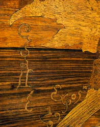Art nouveau -tyylinen sohvapöytä, Emile Galle (1846-1904), yksityiskohta Gallen signeeruksella, Ranska, 1900-luku