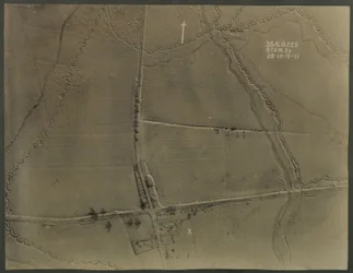 Ilmakuva ensimmäisen maailmansodan haudoista, 1917