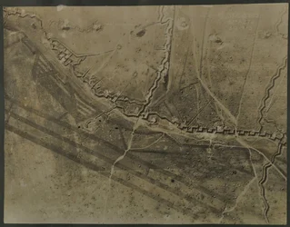 Ilmakuva ensimmäisen maailmansodan haudoista, 1918