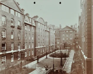 Bourne Estate: muodollinen sisäpihapuutarha, Lontoo
