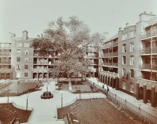 Caledonian Road Buildings: näkymä sisäpihalle, puutarhaan ja asuntoihin, Lontoo