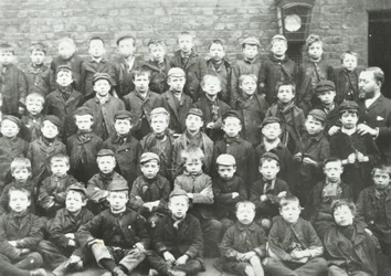 Chaucer Street School: poikien ryhmä, 1895