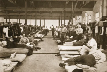 General Quarters, Handforth, kuvitus saksalaisista vangeista Isossa-Britanniassa (syväpaino)