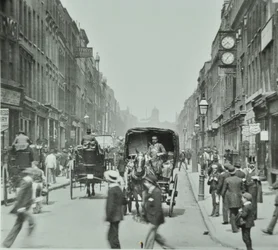 Hatton Garden: katsot pohjoiseen Lontoon Holborn Circusista, 1895