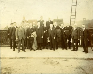 Kirkstallin sillan jälleenrakennus, jonka avasi kaupunginvaltuutettu F. M. Lupton, J.P., 28. kesäkuuta 1912 (s/w-kuva).