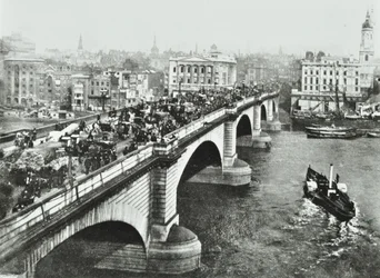 London Bridge: hevosten vetämä liikenne sillalla, 1895