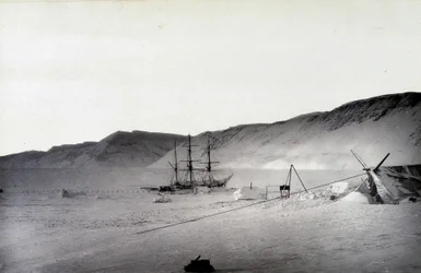 North Pole: Discovery Bay, talvi - "" Kertomus matkasta Napajärvelle vuosina 1875-76", G.S. Nares, toim. Lontoo