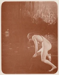 Nudistista taidetta: (s/w valokuva)
