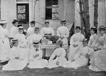 Sairaanhoitajat Plague Hospitalissa, Uitvlugt, lähellä Kapkaupunkia, kuva Kingistä, 25. toukokuuta 1901