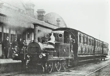 South Dock Station: nelipyöräinen säiliöveturi asemalla, 1880