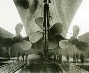 Titanicin potkurit Harland und Wolffin Thompsonin hautauslaitoksella Belfastissa, Irlannissa, 1910-11.