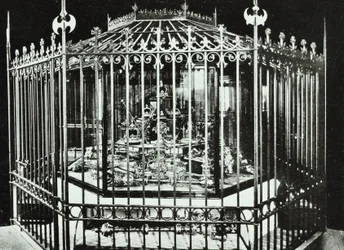 Tower of London, Tower Hill: Crown Jalokivet, 1890