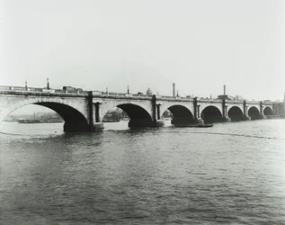 Waterloon silta: näkymä pohjoisrannalta, 1895