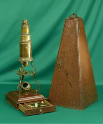 Culpeper-tyyppinen mikroskooppi, englantilainen, 1700-luku (messinki)