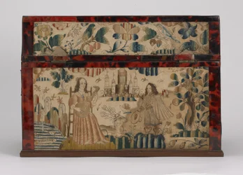Brodeerattu arkku, n. 1660 (silkki, kangas, puu, kilpikonnankuori ja hopeakiinnikkeet)