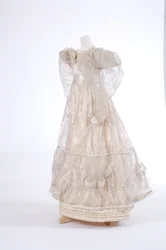 Iltapuku, 1829 (silkki & konekudottu sideharso)