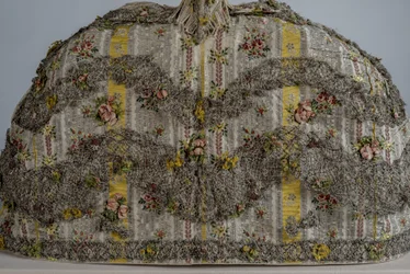 Muoti nuken mantua (hame)