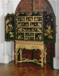 Lakkakaappi, William and Mary Period (lakattu puu)