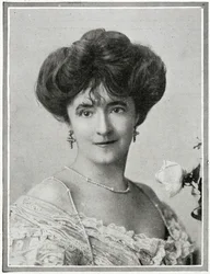 Lady Duff Gordon, yksityiskohta RMS Titanicin matkustajista, elokuvasta The Sphere, 27. huhtikuuta 1912 (litho) (katso myös 450780)