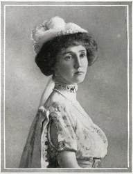 Lady Rothes, yksityiskohta RMS Titanicin matkustajista, elokuvasta The Sphere, 27. huhtikuuta 1912 (litho) (katso myös 450780)